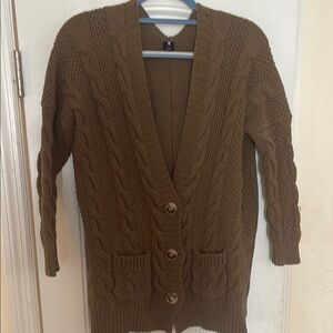 Green Cardigan Sweater with Textured Knit Pattern and Long Sleeves